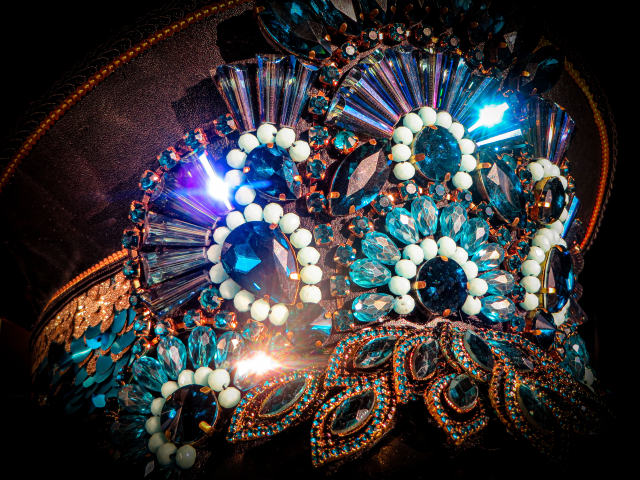 Sparkles, facets & lens flare, oh my!