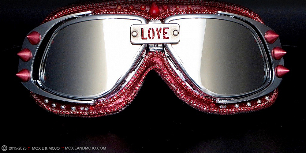 Moxie & Mojo  :: Love Radiates