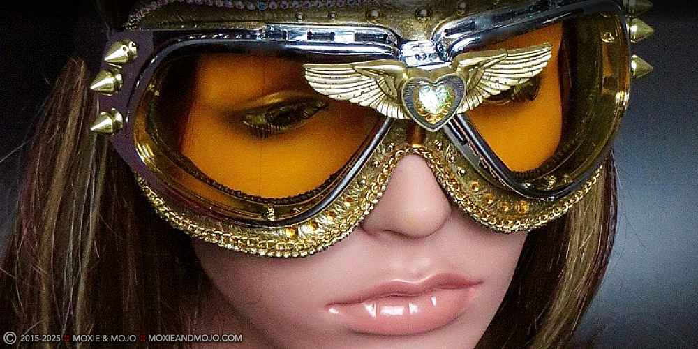 Moxie & Mojo  :: Golden Eye