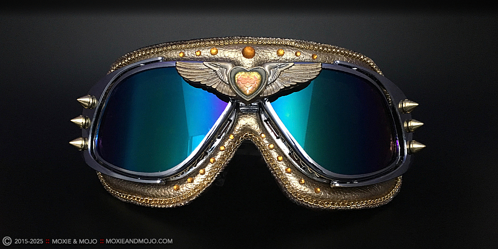 Moxie & Mojo  :: Wings of Gold
