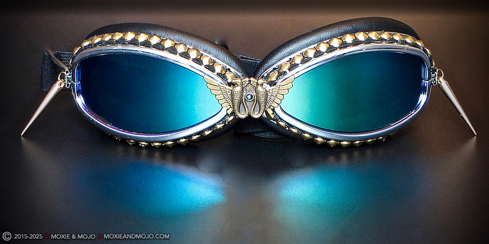 Moxie & Mojo  :: Adornments