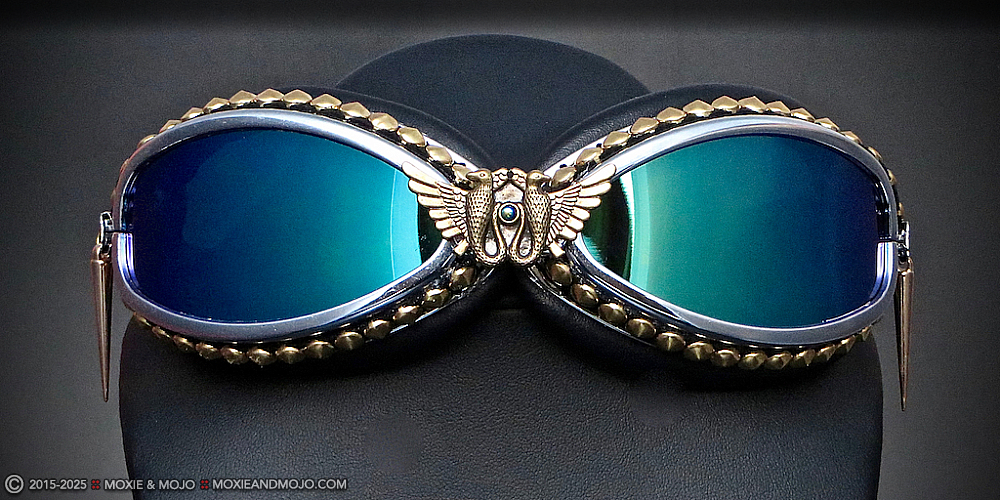 Moxie & Mojo  :: Adornments