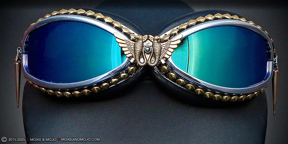 Moxie & Mojo  :: Adornments