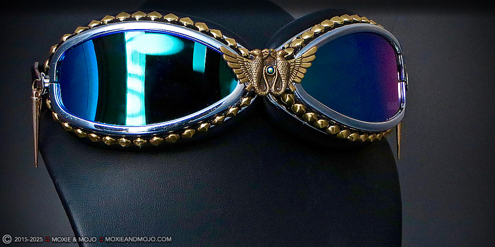 Moxie & Mojo  :: Adornments