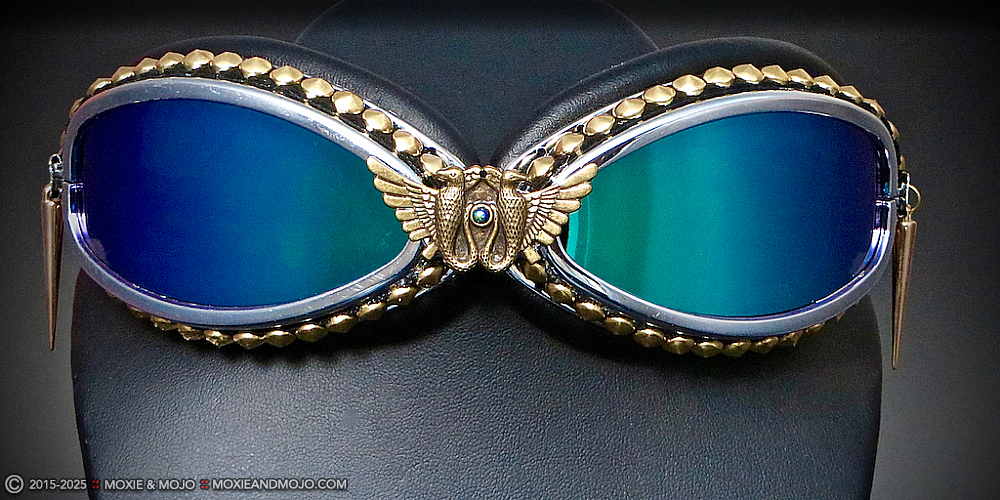 Moxie & Mojo  :: Adornments