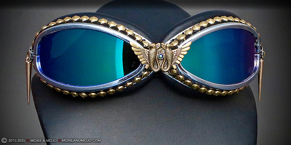 Moxie & Mojo  :: Adornments