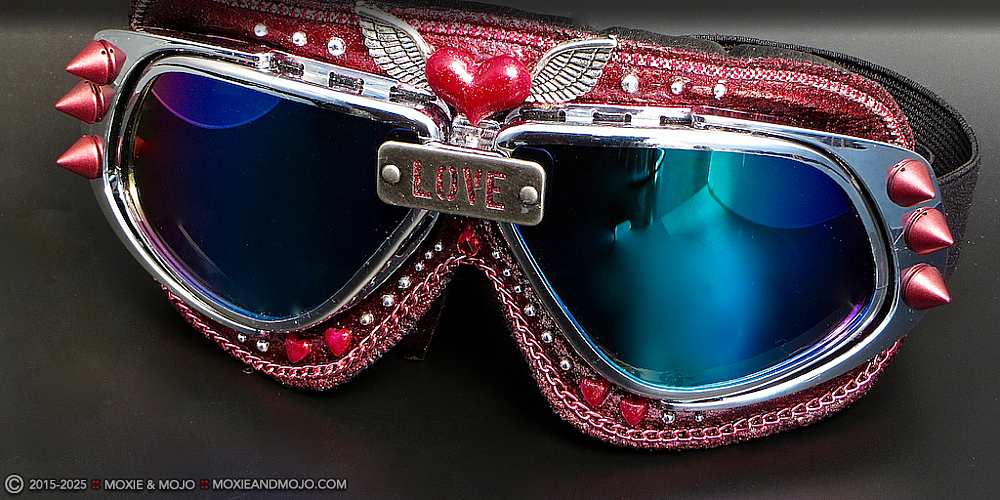 Moxie & Mojo  :: Crimson Sunrise