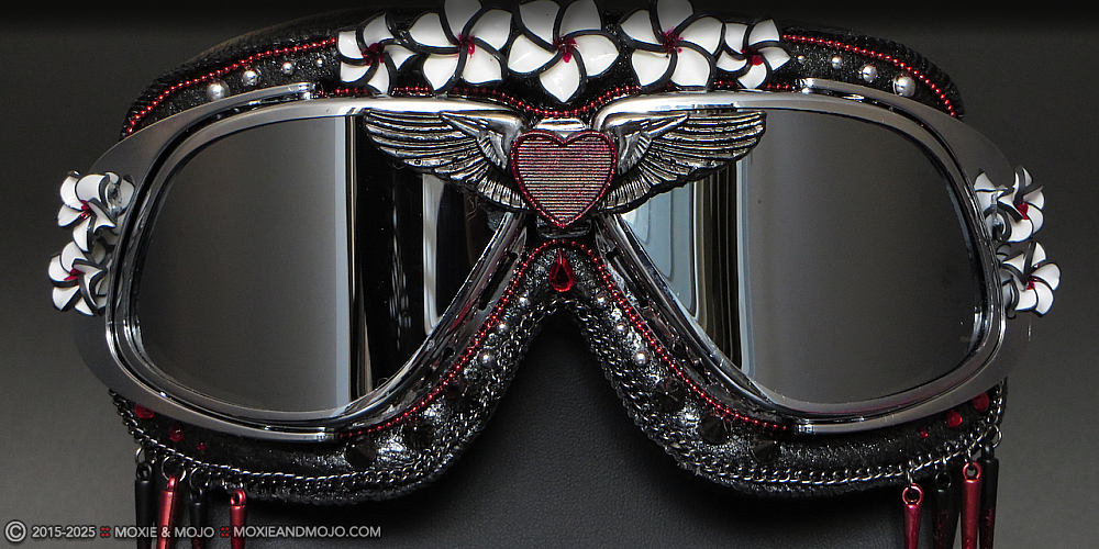 Moxie & Mojo  :: Twisted Sister