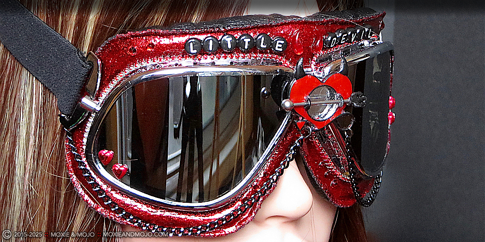 Moxie & Mojo  :: Little Devil