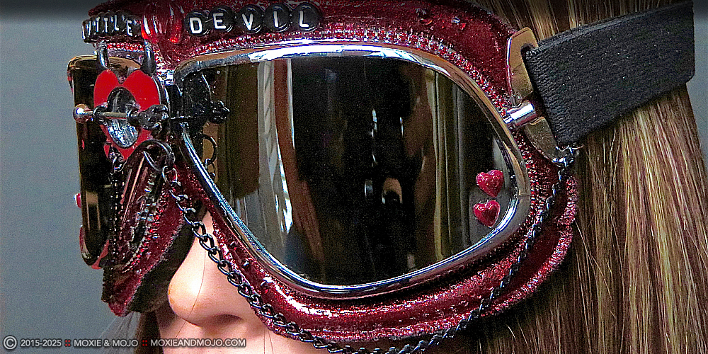 Moxie & Mojo  :: Little Devil