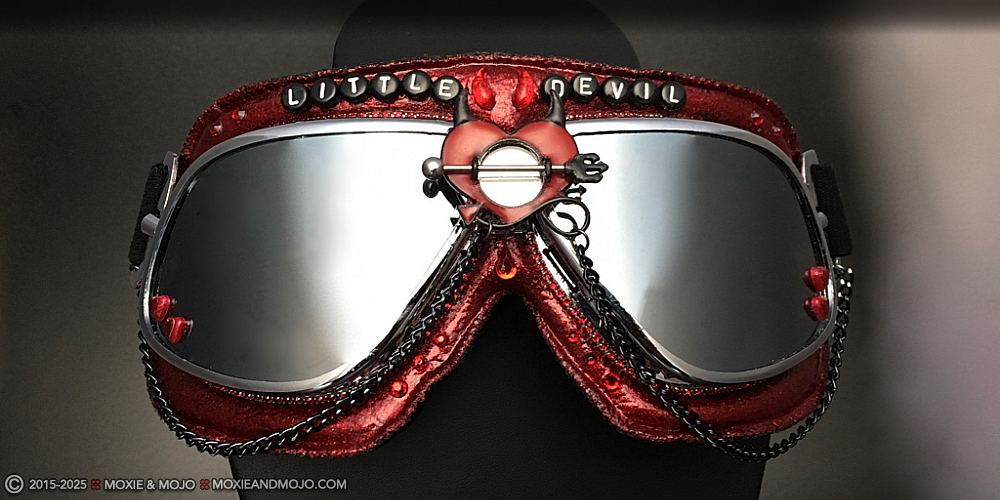Moxie & Mojo  :: Little Devil