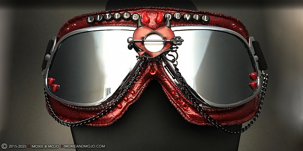 Moxie & Mojo  :: Little Devil