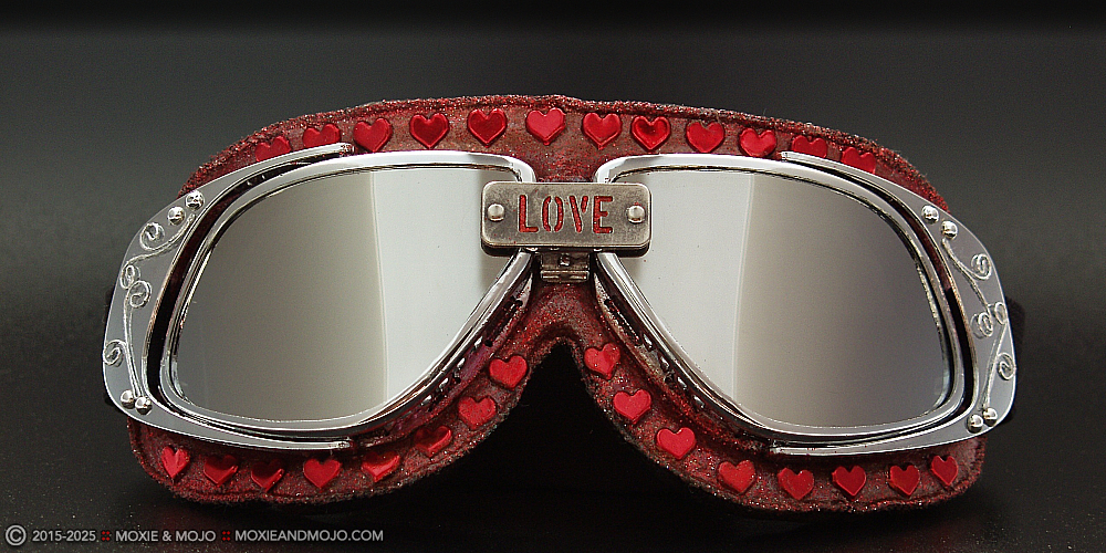 Moxie & Mojo  :: Red Hot Love