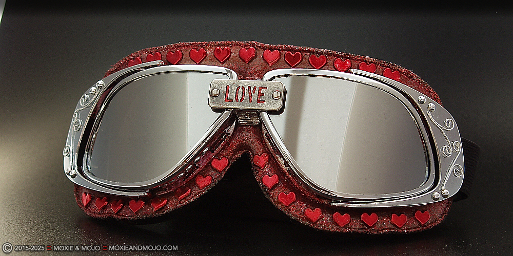 Moxie & Mojo  :: Red Hot Love