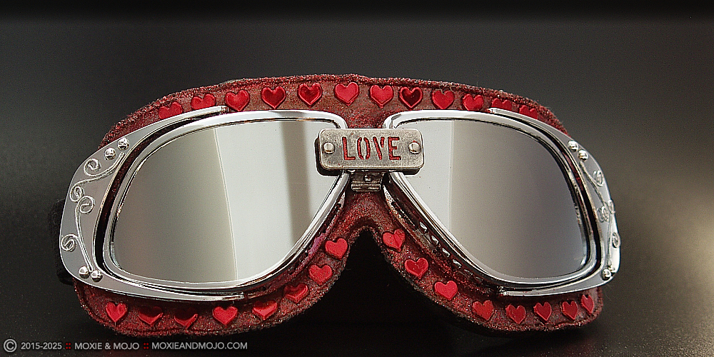 Moxie & Mojo  :: Red Hot Love