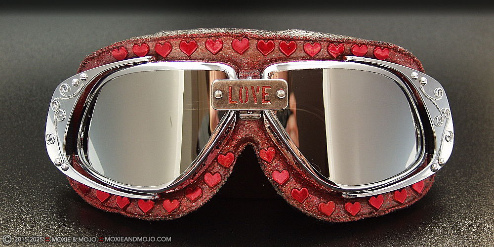 Moxie & Mojo  :: Red Hot Love