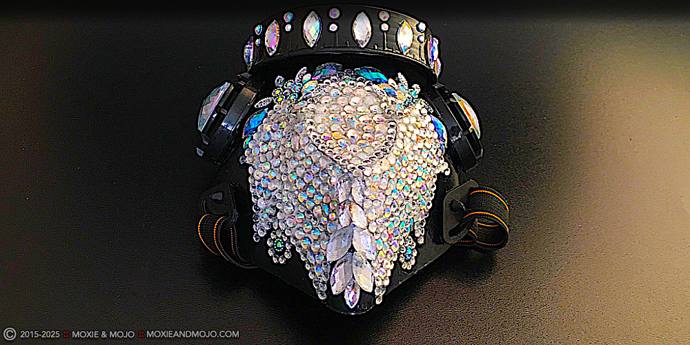 Moxie & Mojo  :: Lotus Shines