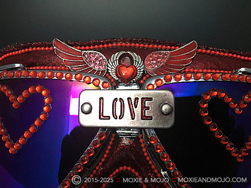 Moxie and Mojo I Feel Love Goggles