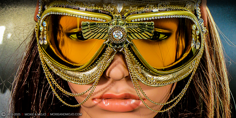 Moxie & Mojo  :: Golden Child