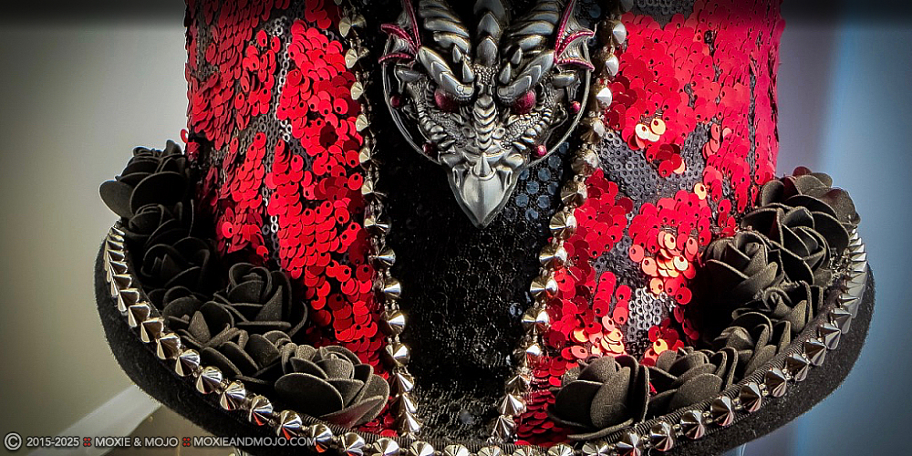 Moxie & Mojo  :: The Devil Wears Moxie & Mojo
