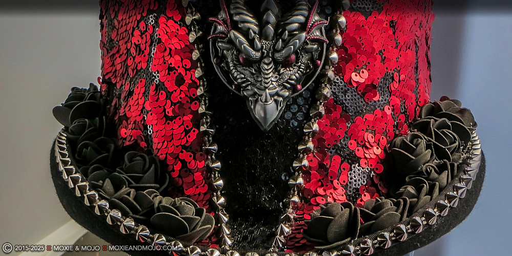 Moxie & Mojo  :: The Devil Wears Moxie & Mojo