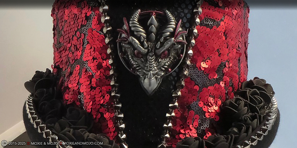 Moxie & Mojo  :: The Devil Wears Moxie & Mojo