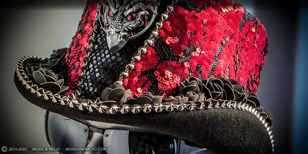 Moxie & Mojo  :: The Devil Wears Moxie & Mojo