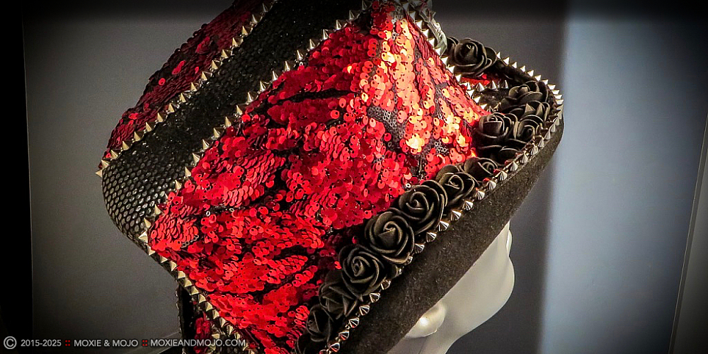 Moxie & Mojo  :: The Devil Wears Moxie & Mojo