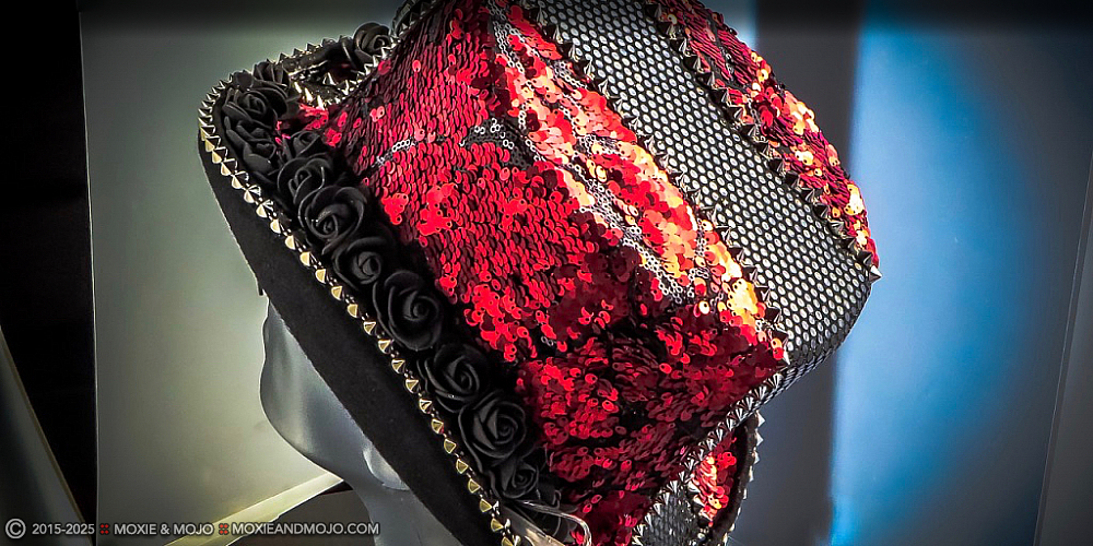 Moxie & Mojo  :: The Devil Wears Moxie & Mojo