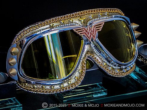 Moxie and Mojo Wonder Woman - Gold Warrior Goggles
