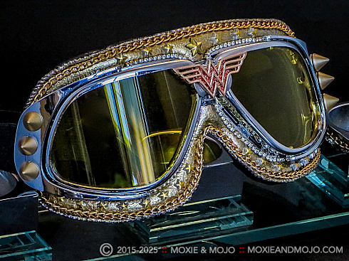 Moxie and Mojo Wonder Woman - Gold Warrior Goggles