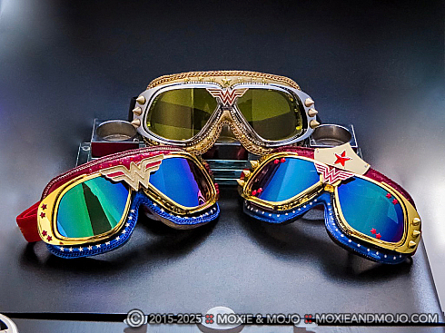 Moxie and Mojo Wonder Woman - Gold Warrior Goggles