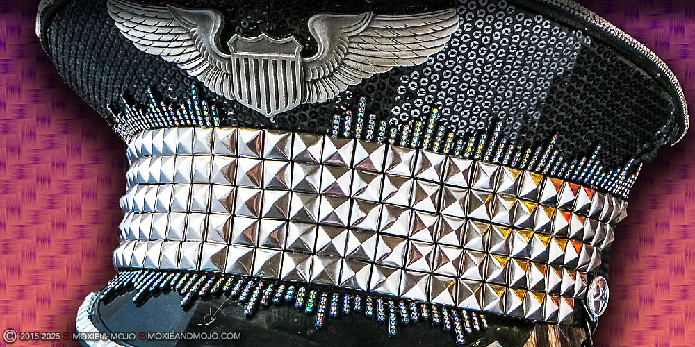 Moxie & Mojo  :: Wings & Things