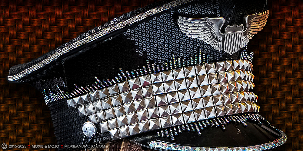 Moxie & Mojo  :: Wings & Things