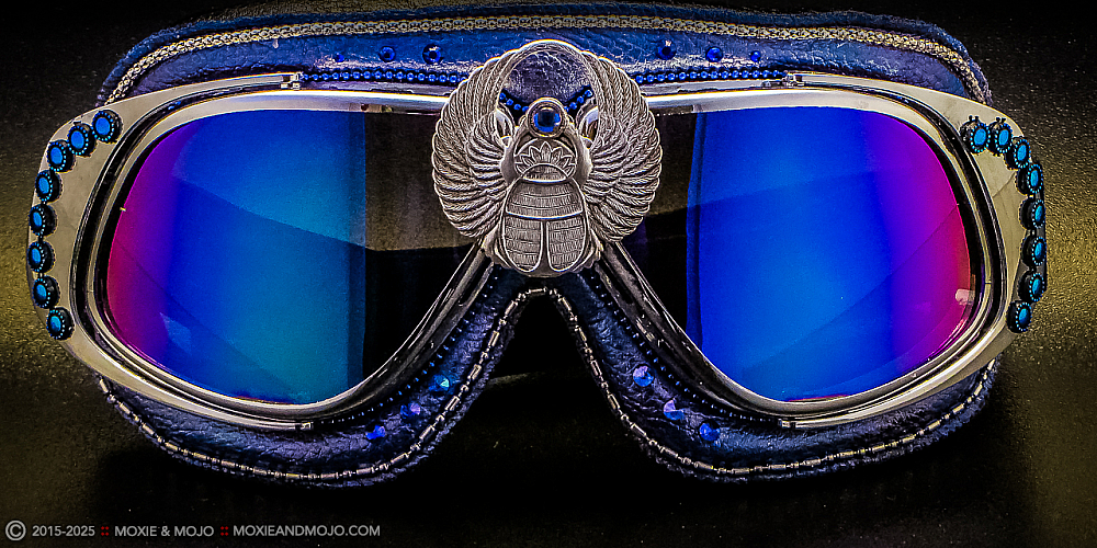 Moxie & Mojo  :: Scarab your blues away