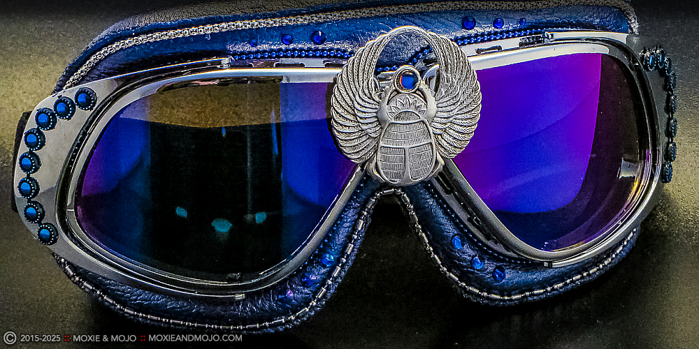 Moxie & Mojo  :: Scarab your blues away