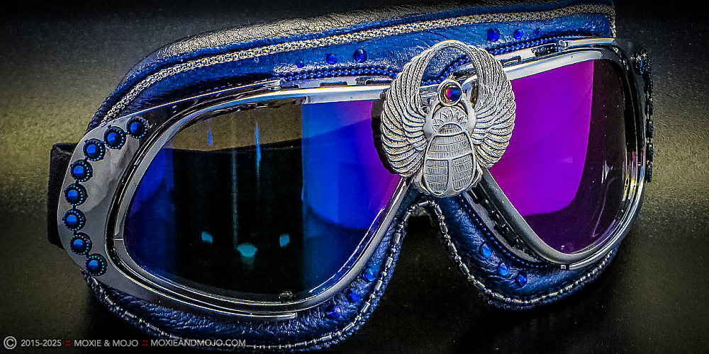 Moxie & Mojo  :: Scarab your blues away