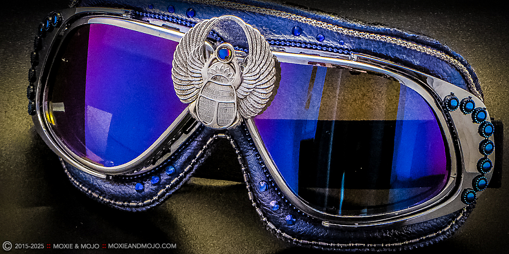 Moxie & Mojo  :: Scarab your blues away