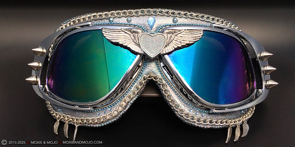 Moxie & Mojo  :: Blue Angel