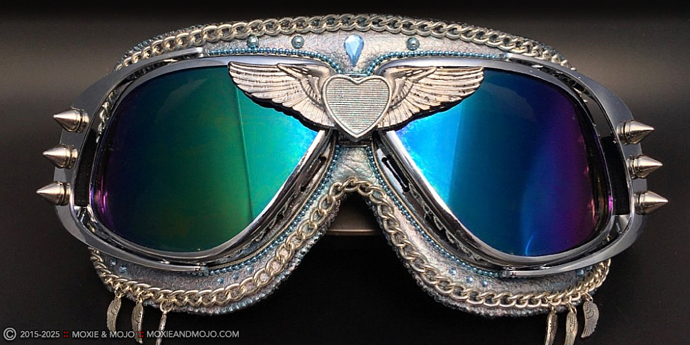 Moxie & Mojo  :: Blue Angel