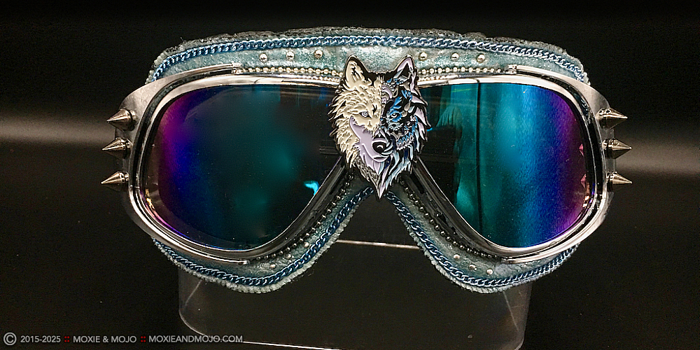 Moxie & Mojo  :: Lone Wolf