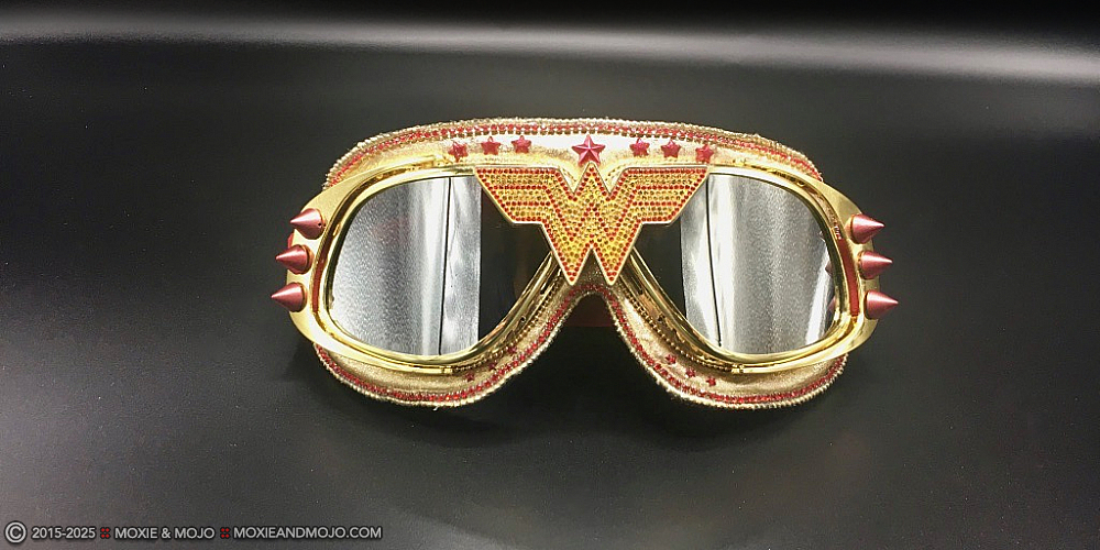 Moxie & Mojo  :: Wonder Woman Gold