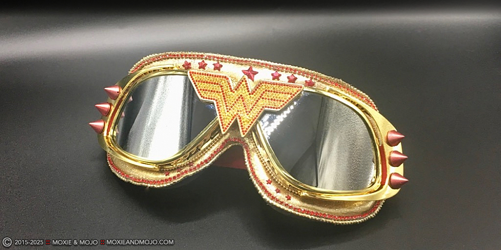 Moxie & Mojo  :: Wonder Woman Gold