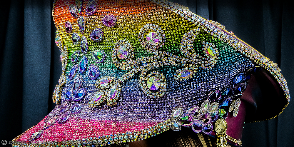 Moxie & Mojo  :: Rainbow Love