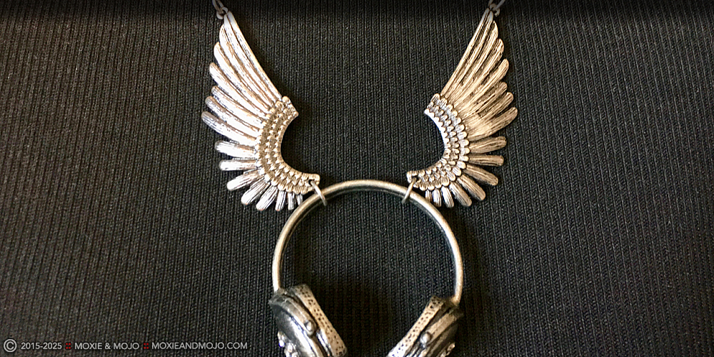 Moxie & Mojo  :: Last Night a DJ Saved My Life
