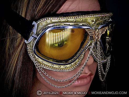 Moxie and Mojo Wonder Woman Gold Chains Goggles