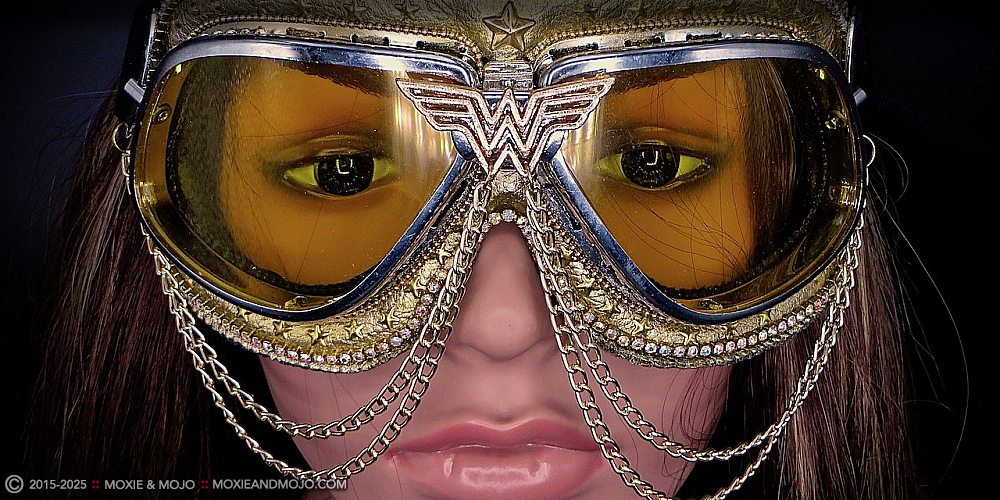 Moxie & Mojo  :: Wonder Woman Gold Chains