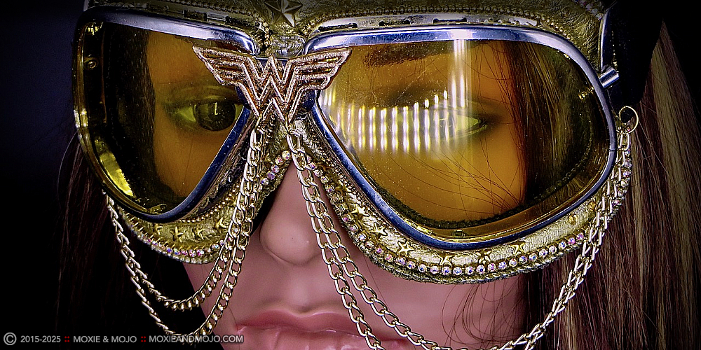 Moxie & Mojo  :: Wonder Woman Gold Chains