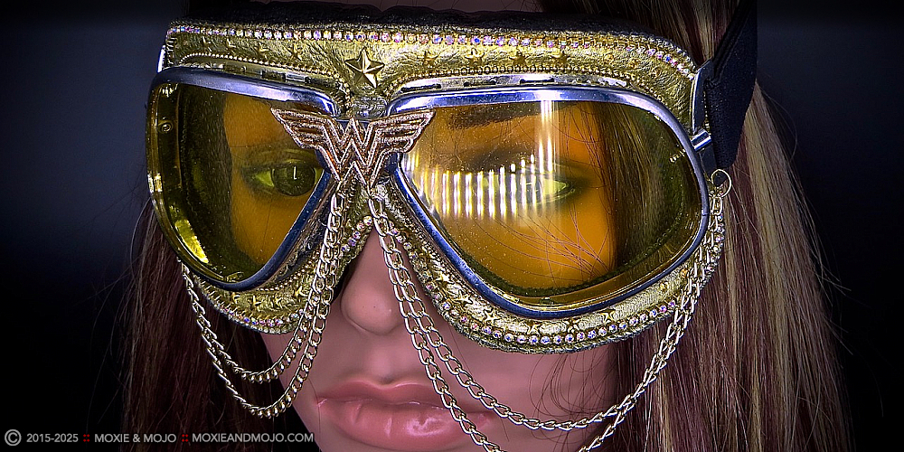 Moxie & Mojo  :: Wonder Woman Gold Chains