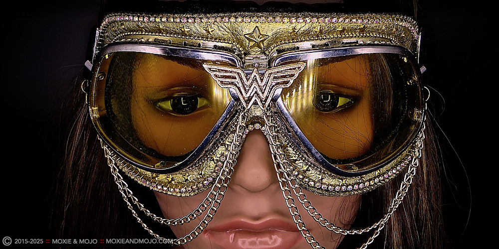 Moxie & Mojo  :: Wonder Woman Gold Chains